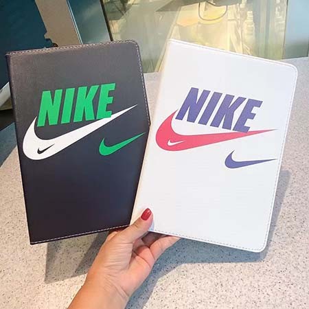 Nike ロゴ付き