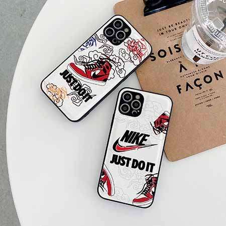 Nikeiphone8高校生愛用携帯ケース